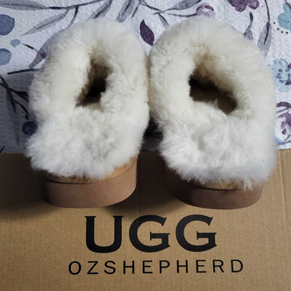UGG Australia OZSHEPHERD Double Face Sheepskin Girls Slippers (Disquette) - Picture 5 of 11